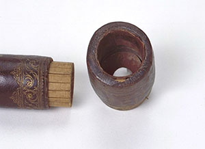 There were separate housings at either end for the objective and the eyepiece